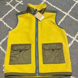 The North Face fleece vest NWT